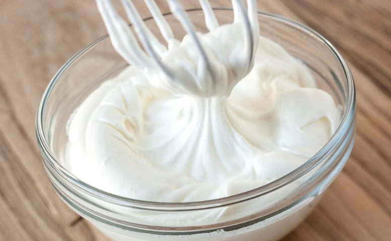 Como fazer chantilly: a receita que deixa o industrializado no chinelo