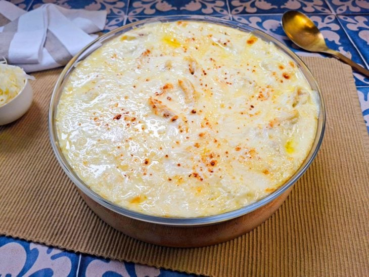 Conchiglione com ricota, nozes e damasco pronto.