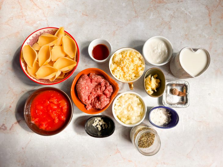 Ingredientes reunidos na bancada.