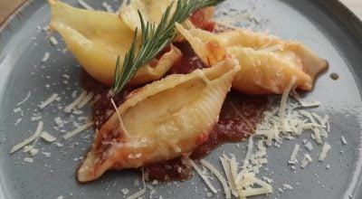 Conchiglione recheado com 3 queijos