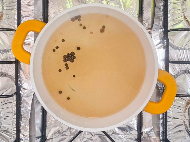 Mistura pronta, com o açúcar dissolvido nos líquidos.