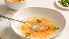 Consomê de legumes