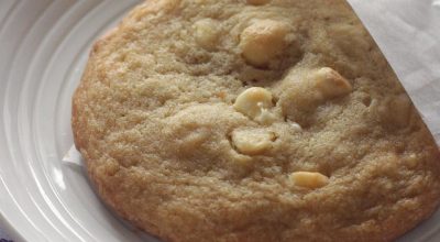 Cookie de chocolate branco e macadâmia
