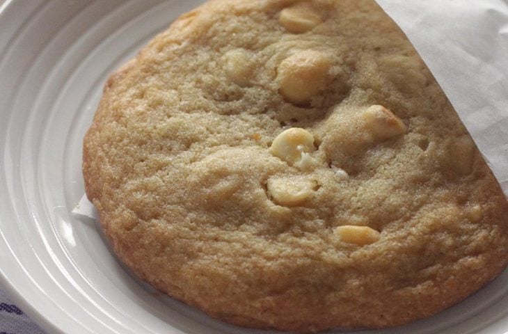 Cookie de chocolate branco e macadâmia