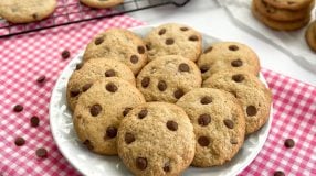 Cookies de aveia com gotas de chocolate