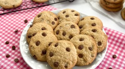 Cookies de aveia com gotas de chocolate