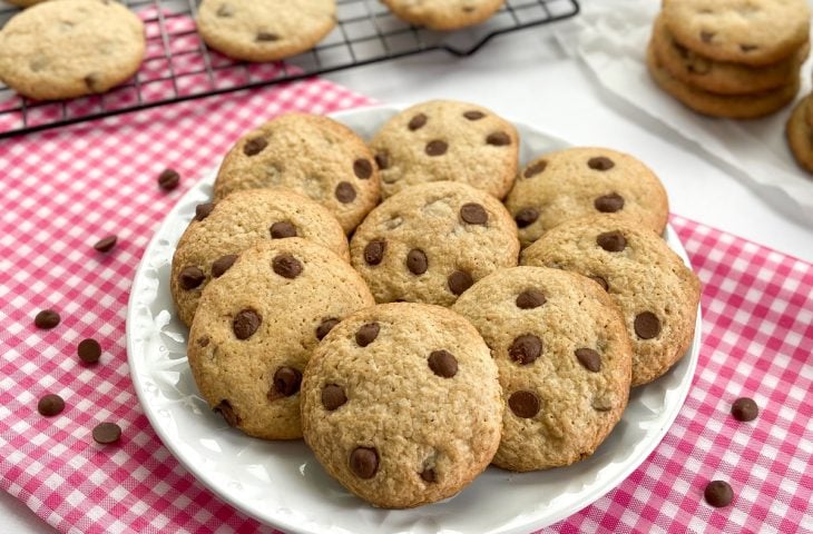 Cookies de aveia com gotas de chocolate