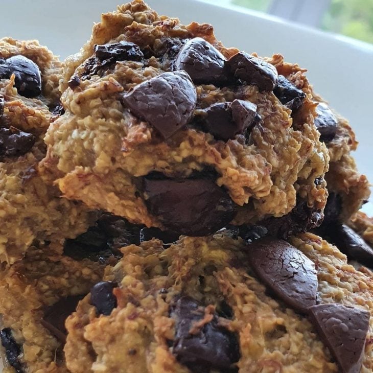 Cookies de banana com chocolate