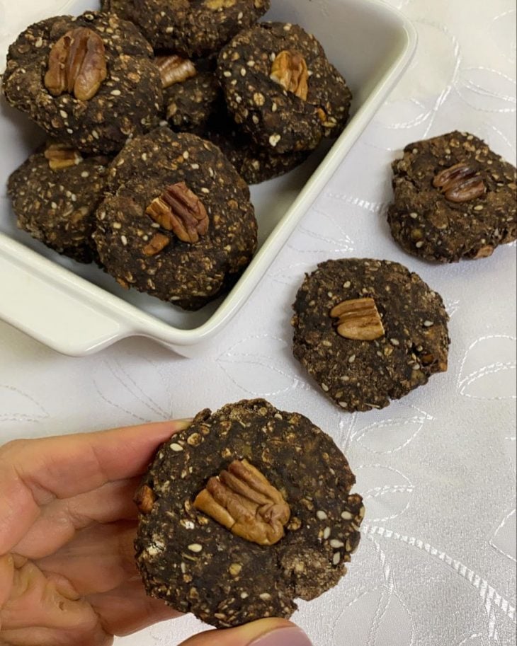 Cookies de banana com nozes veganos