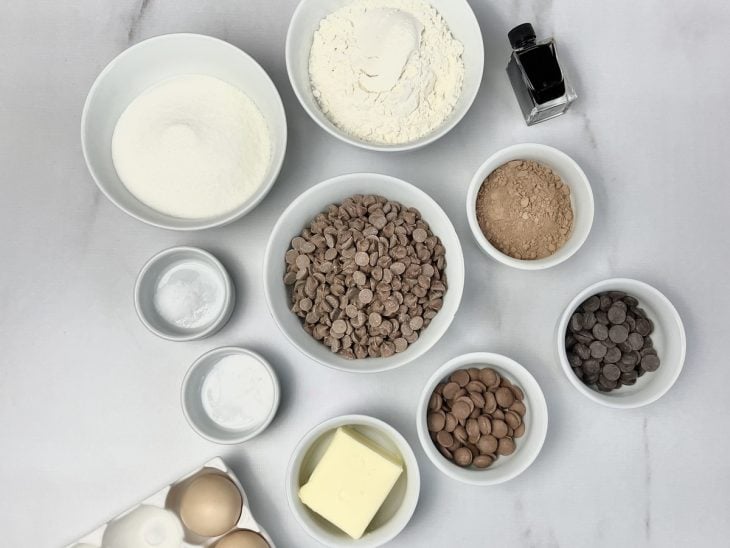 Ingredientes para o cookie de chocolate.
