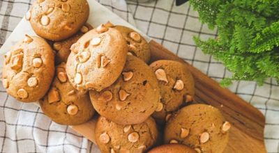 Cookies de gengibre com chocolate branco