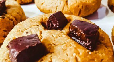 Cookies de grão-de-bico e amendoim