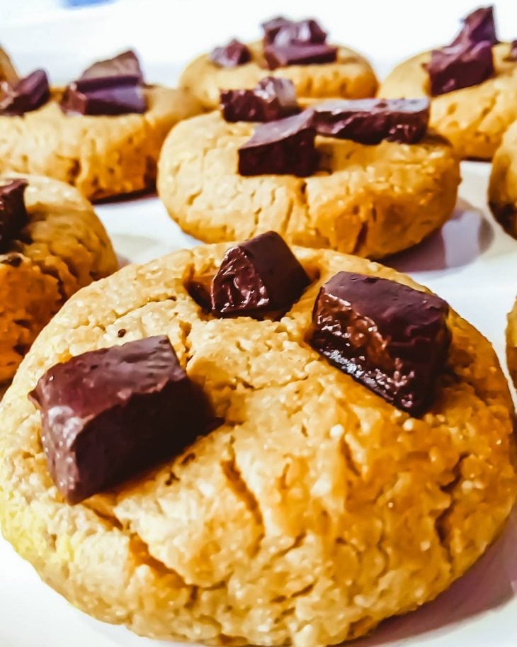 Cookies de grão-de-bico e amendoim