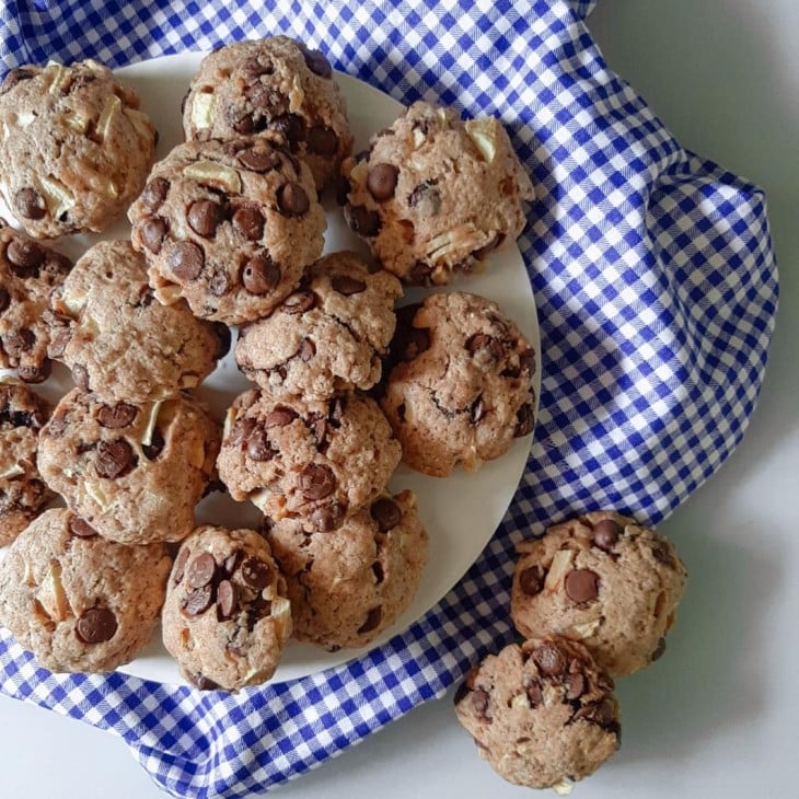 Cookie de maçã com chocolate