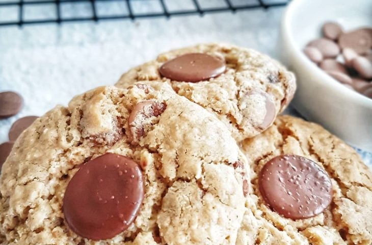 Cookies de pasta de amendoim com aveia