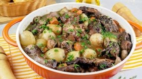Coq au vin (frango ao vinho)