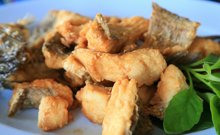 Costelas de tambaqui fritas.