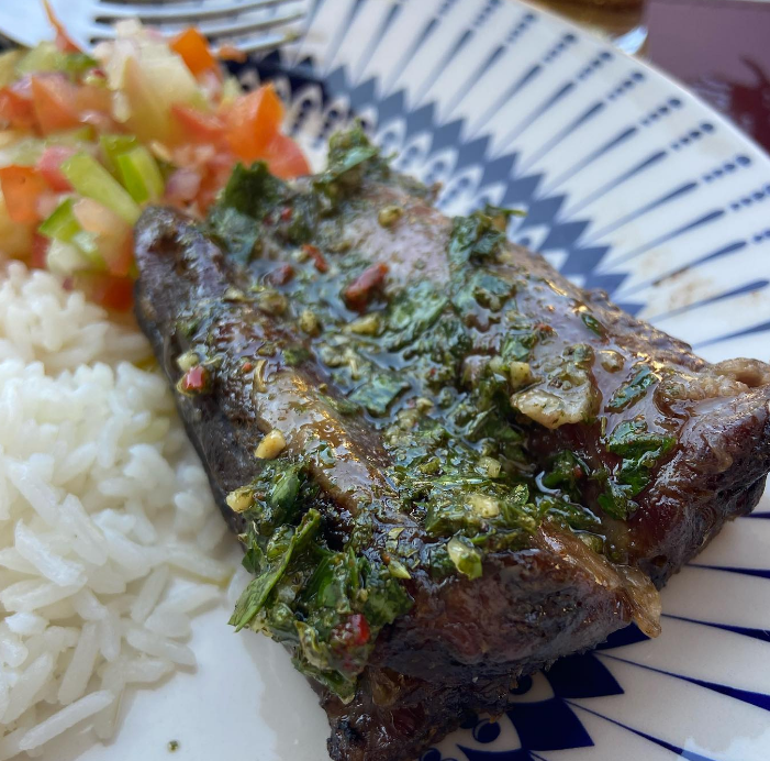 Costela janela com cachaça na churrasqueira