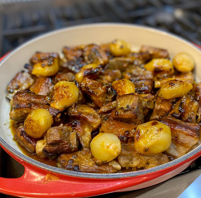 Costelinha suína ao molho de maracujá