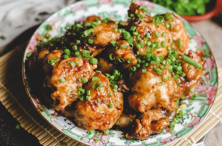 Couve-flor empanada ao molho teriyaki