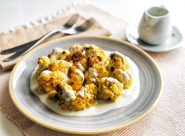 Couve-flor gratinada com molho de queijo azul