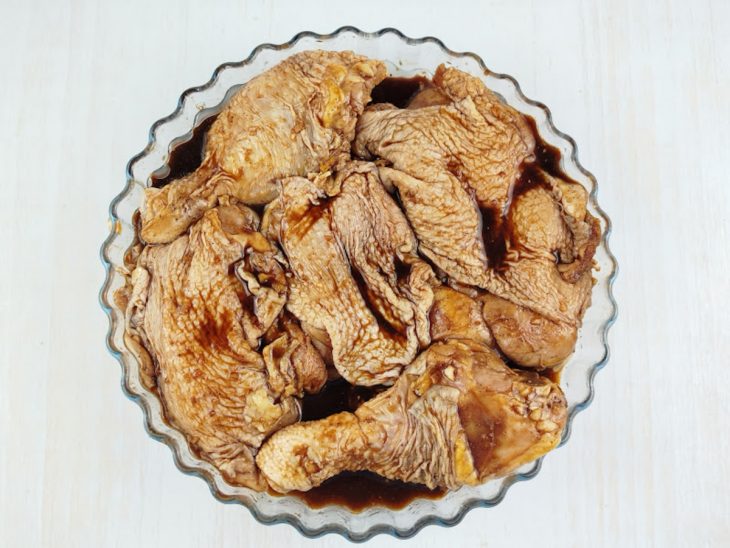 Frango após a marinada.