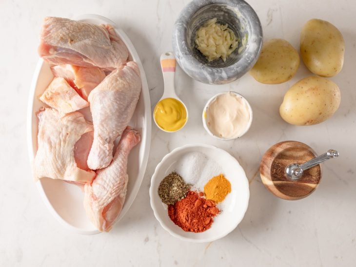 Ingredientes reunidos sobre a bancada