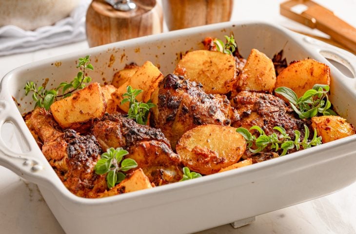 Coxa e sobrecoxa assada com batata