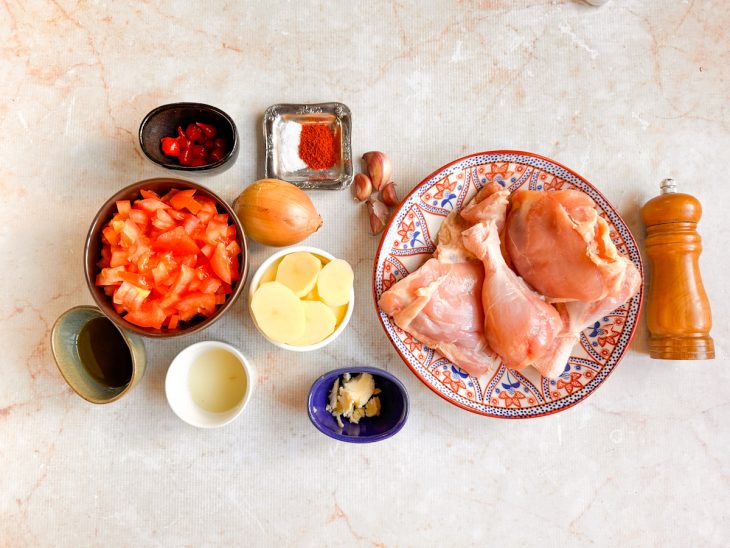 Ingredientes separados sobre a bancada.