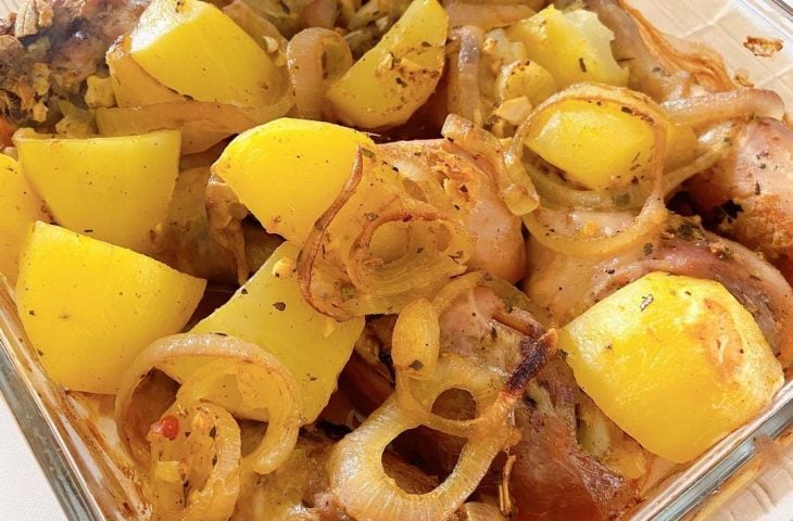 Coxas de frango com batata no forno