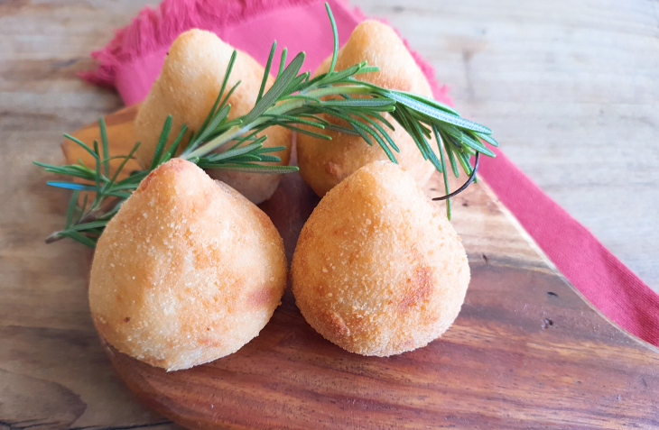 Coxinha com massa de arroz