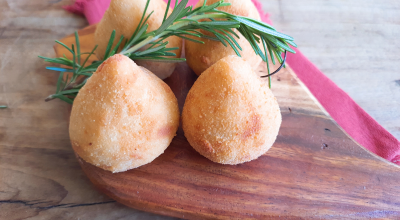 Coxinha com massa de arroz