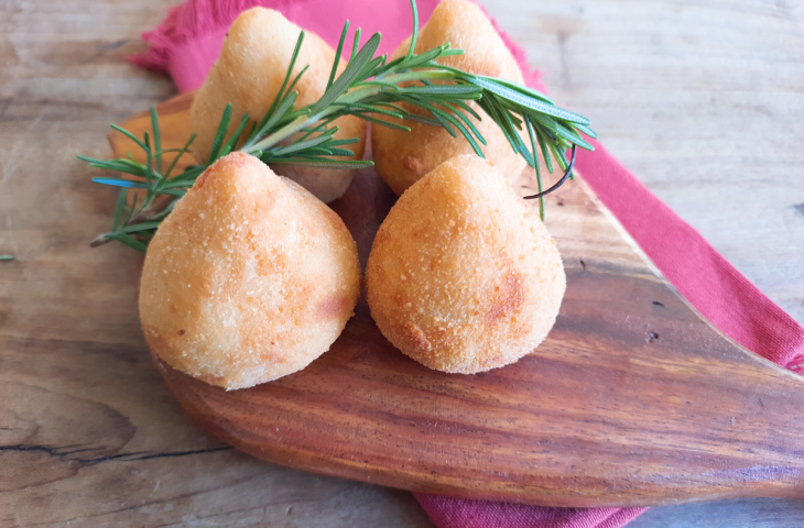 Coxinha com massa de arroz
