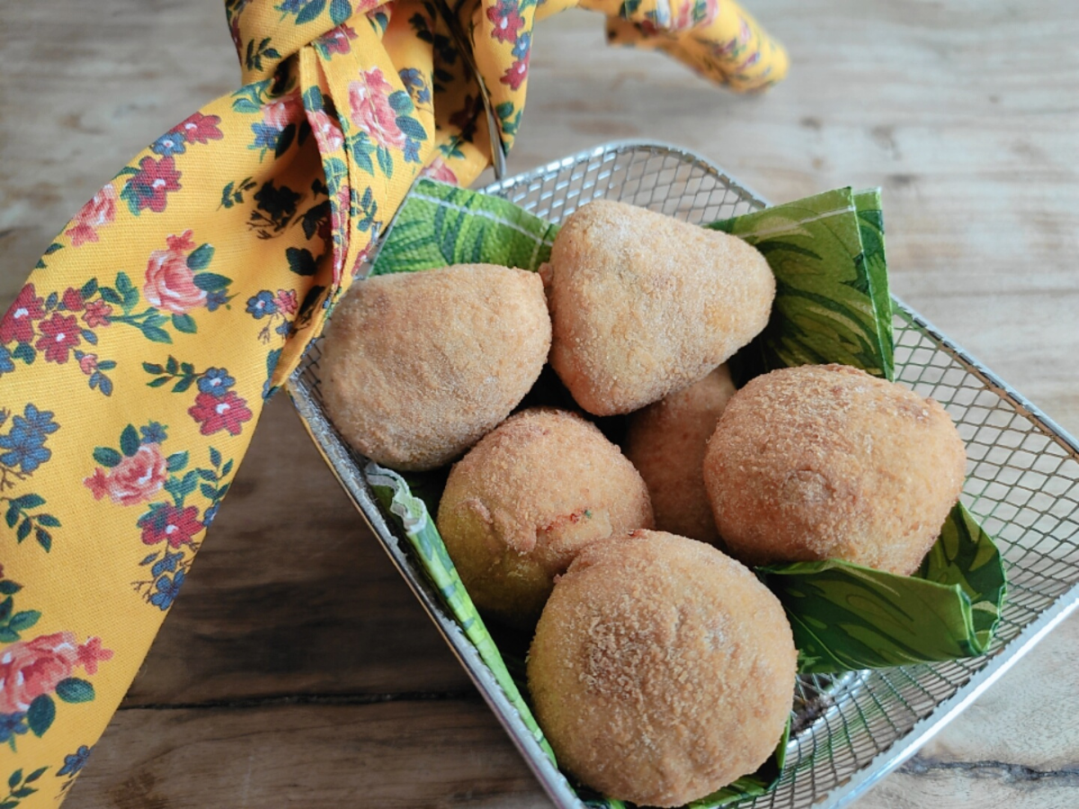 Coxinha de frango sem massa