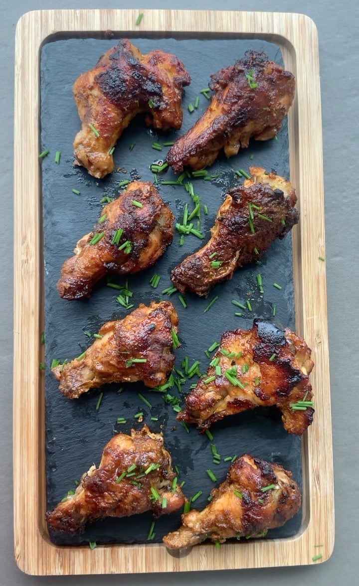 Coxinhas da asa de frango caramelizadas no missô