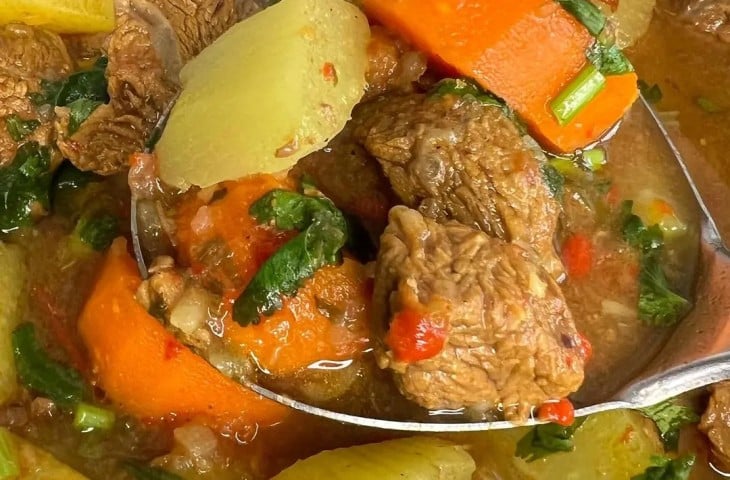 Cozido de músculo com legumes