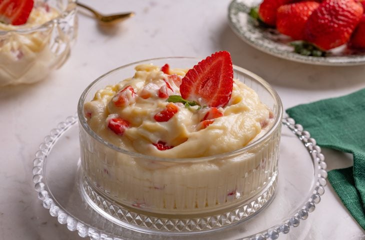 Creme belga com morango