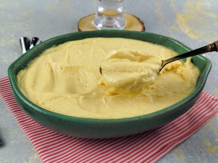 Creme belga sem ovo pronto para consumo.