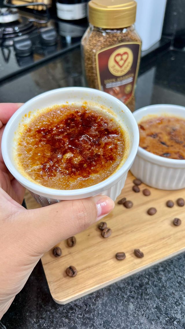 Crème brûlée de café com caramelo