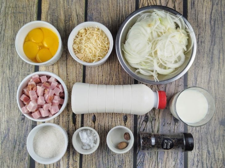 Ingredientes sobre a bancada.