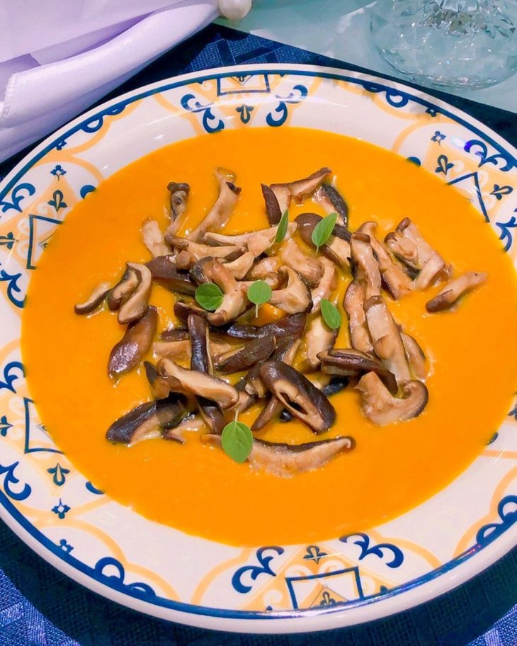 Creme de abóbora japonesa com shitake