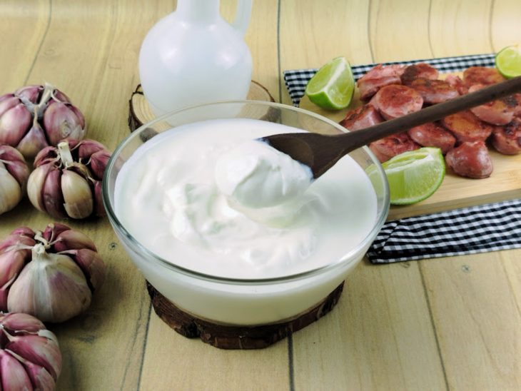 Creme de alho para churrasco pronto.
