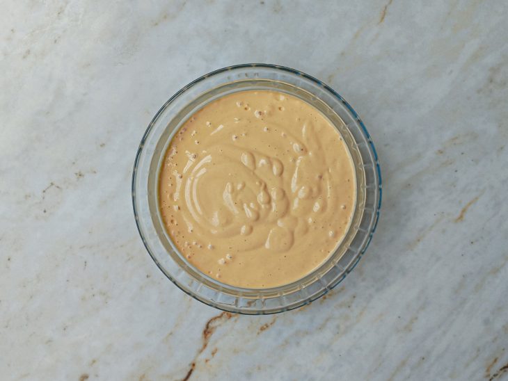 Creme transferido para um recipiente.