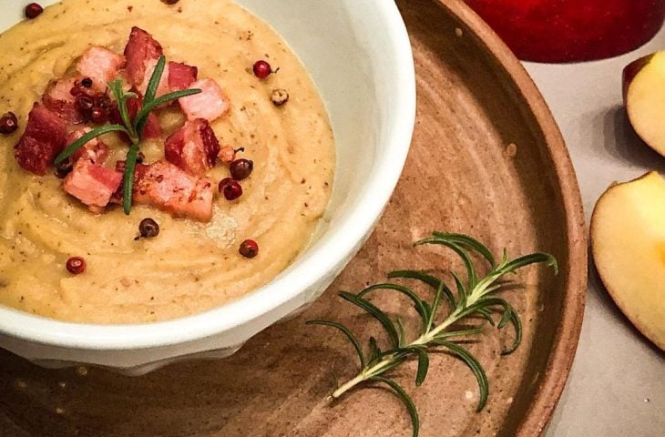 Creme de batata-doce com maçã e curry