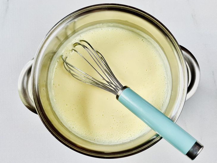 Ingredientes misturados na panela.