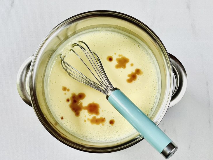 Baunilha adicionada a panela.