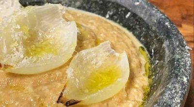 Creme de couve-flor com pétalas de cebola assada