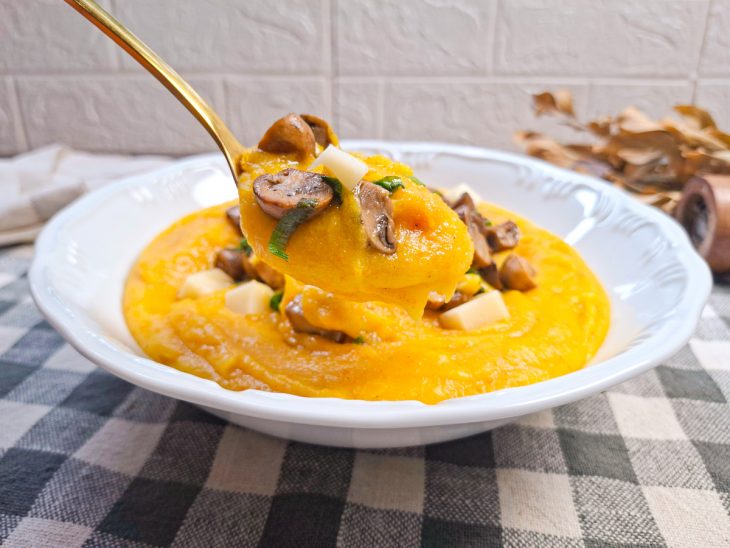 Creme de mandioquinha servido.