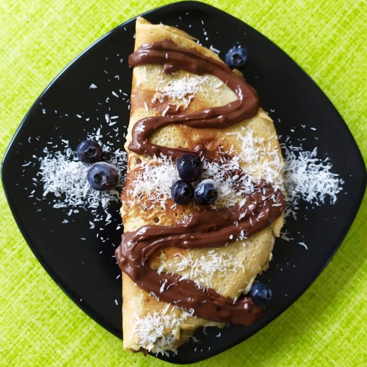 Crepe de banana com creme de avelã