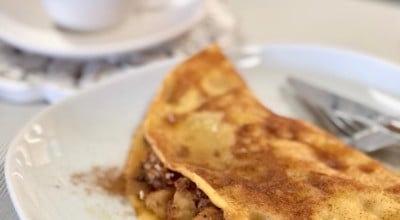 Crepe de polvilho com maçã caramelizada